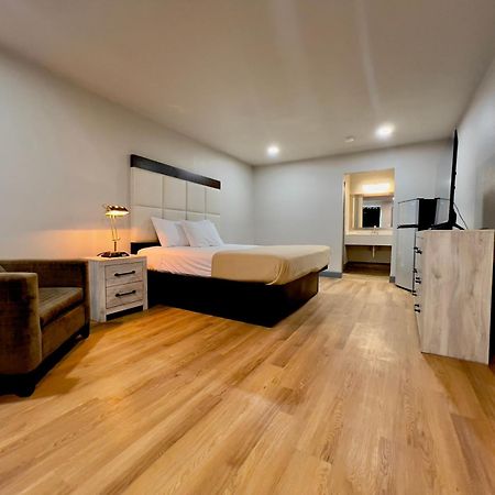 Economy Inn And Suites Тълса Екстериор снимка
