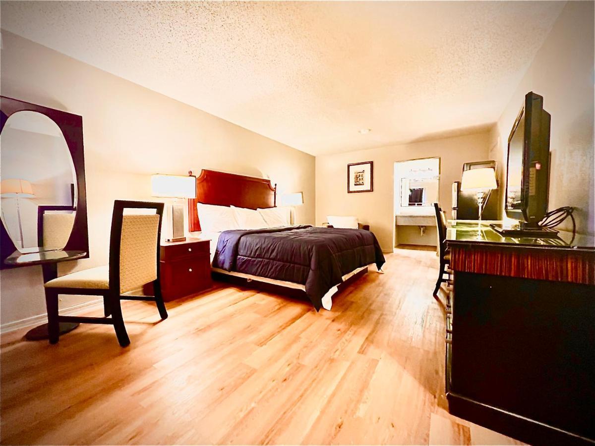 Economy Inn And Suites Тълса Екстериор снимка