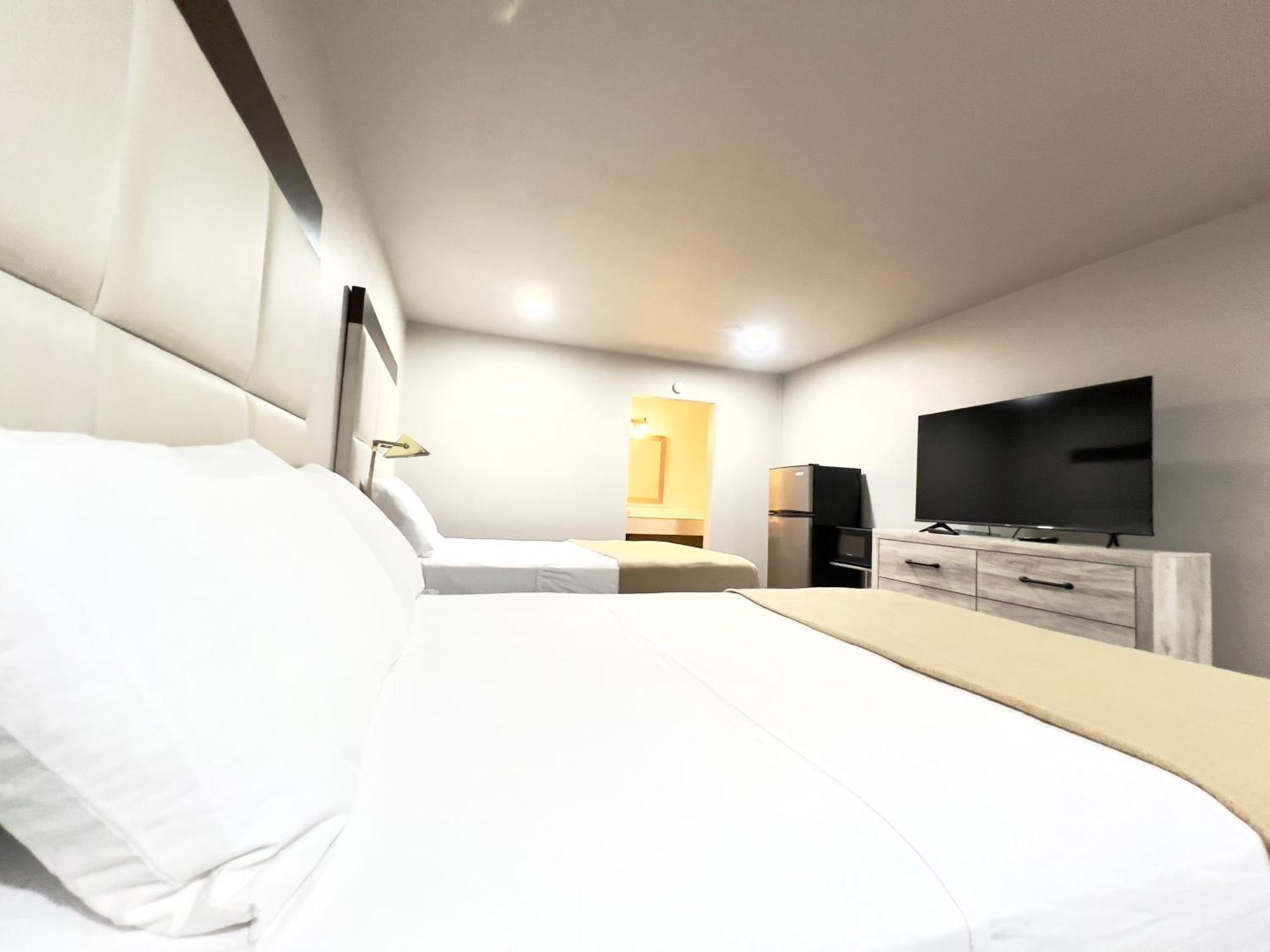 Economy Inn And Suites Тълса Екстериор снимка