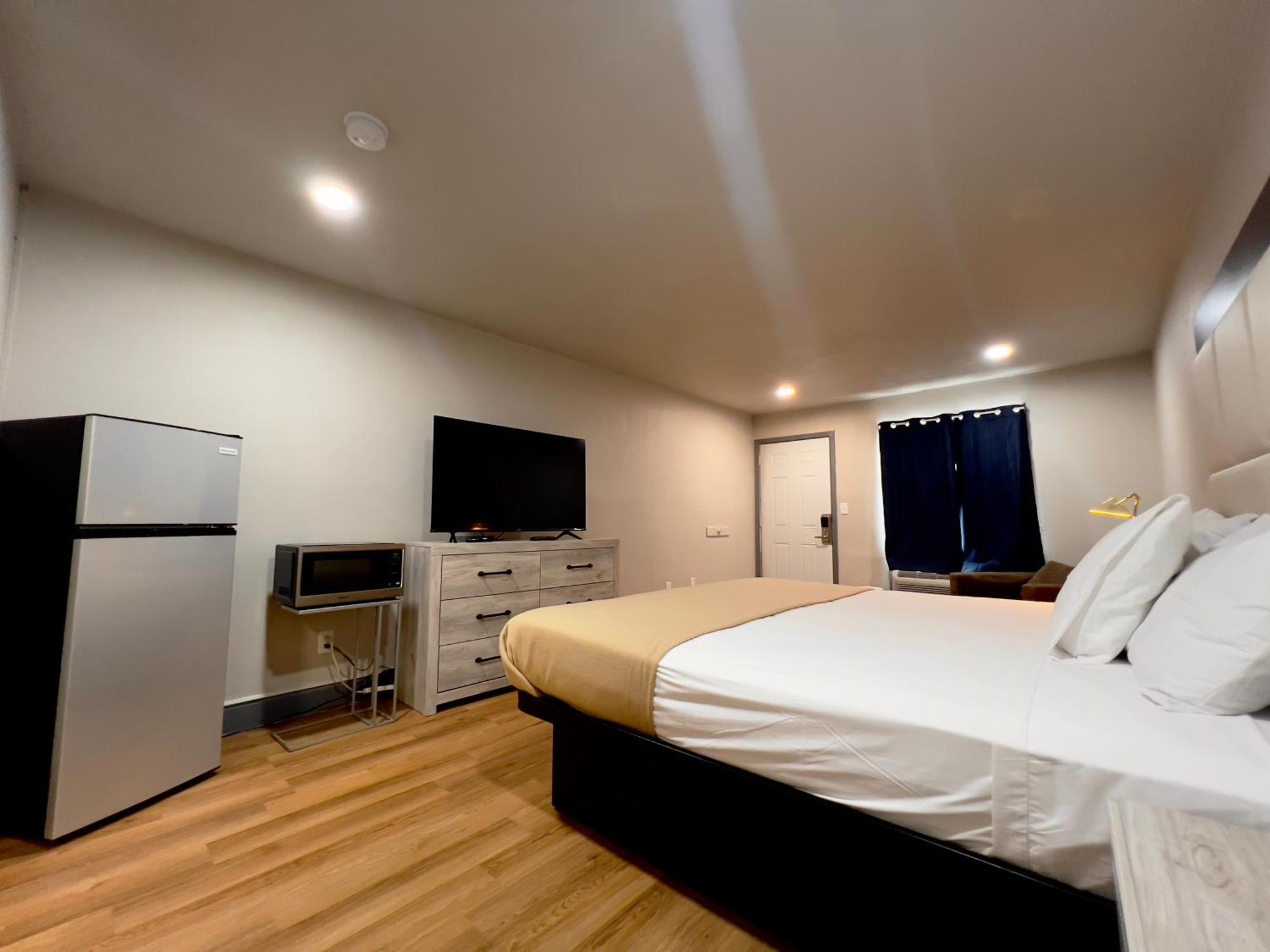 Economy Inn And Suites Тълса Екстериор снимка