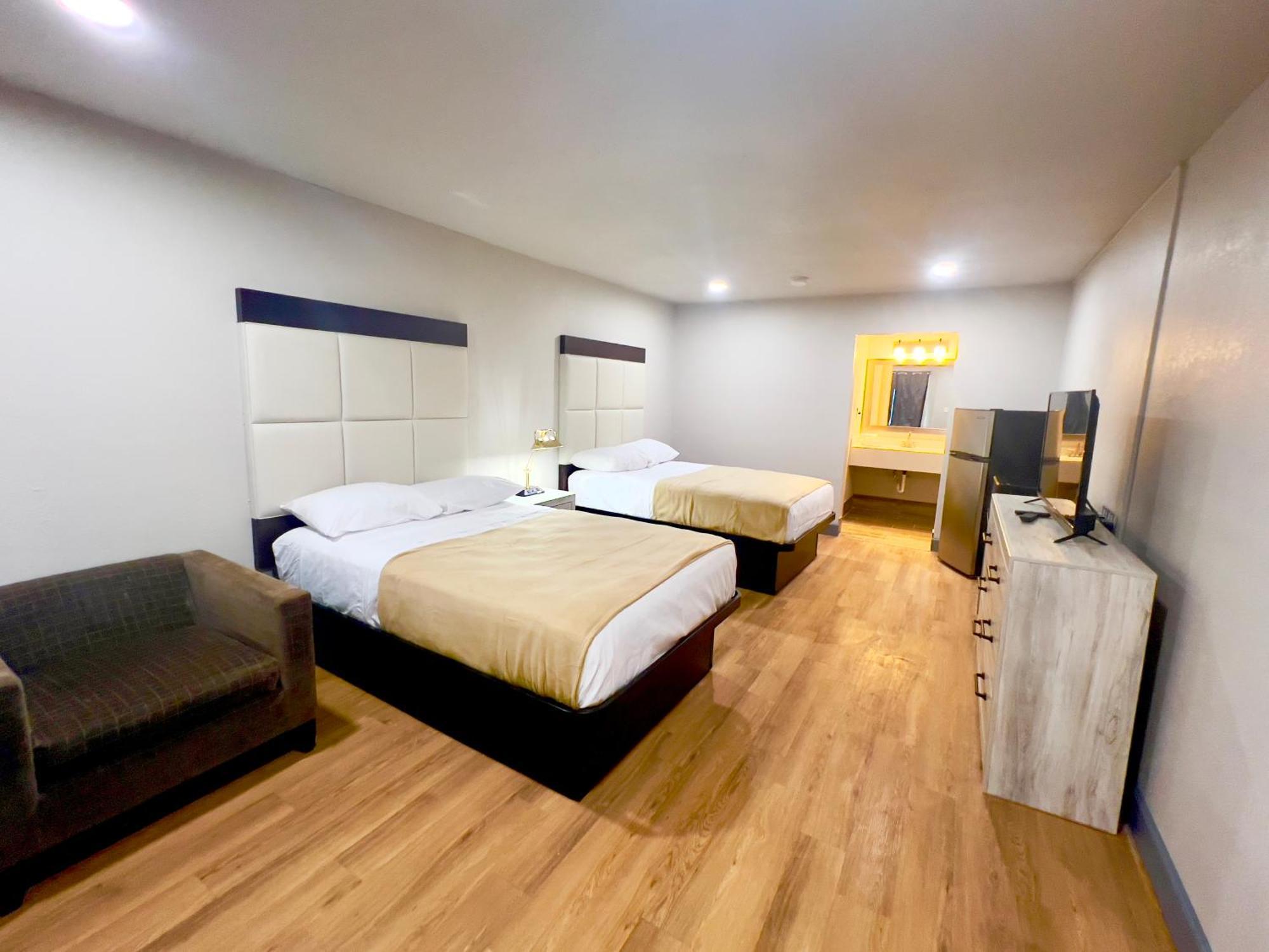 Economy Inn And Suites Тълса Екстериор снимка