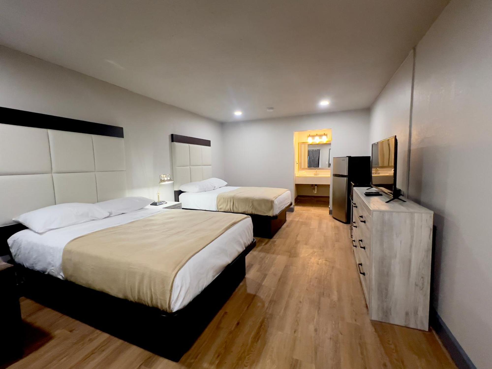 Economy Inn And Suites Тълса Екстериор снимка