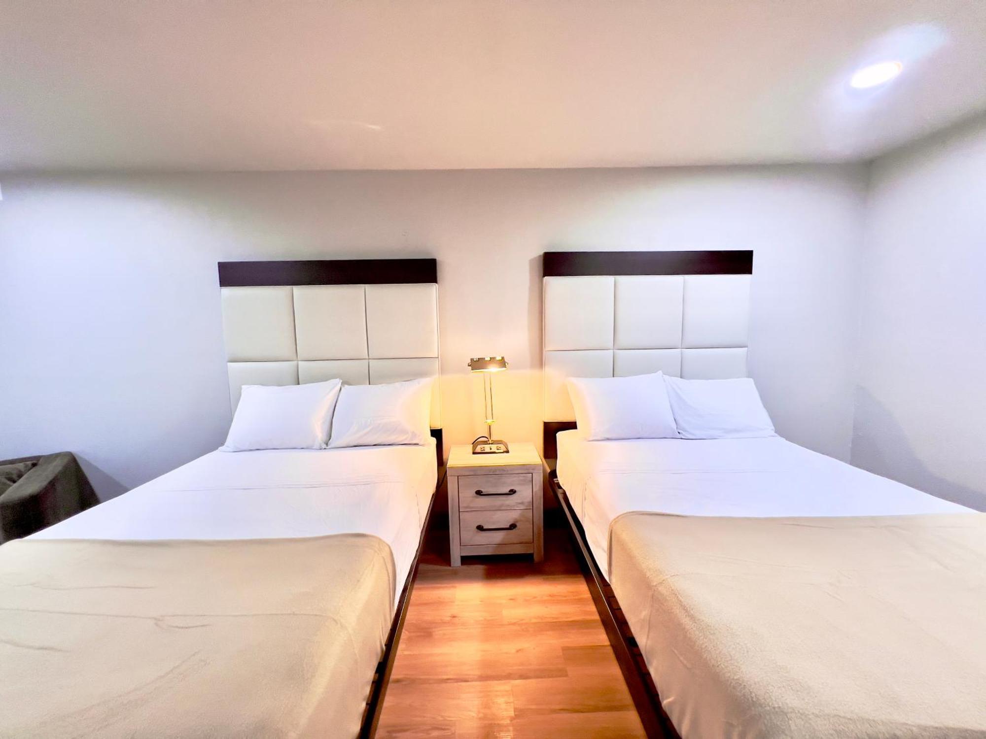 Economy Inn And Suites Тълса Екстериор снимка