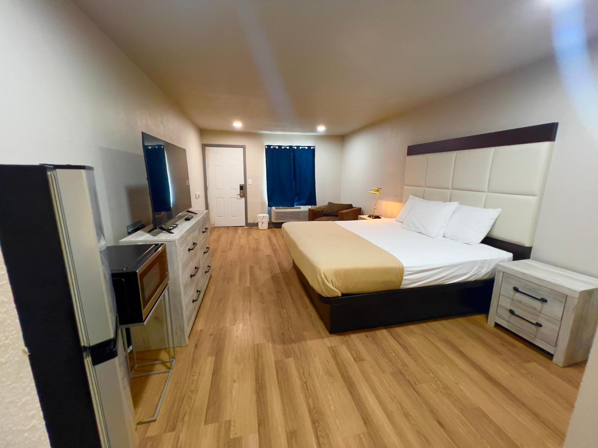 Economy Inn And Suites Тълса Екстериор снимка