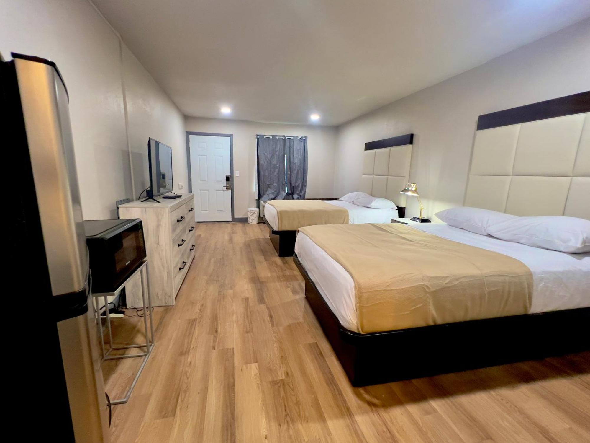 Economy Inn And Suites Тълса Екстериор снимка